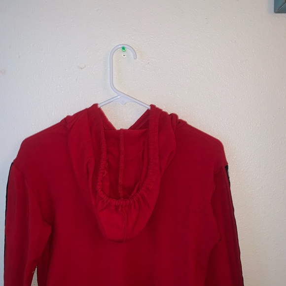 Red cropped ling sleeve with “Chill!” on sleeves - Picture 4 of 4